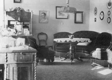 106 0012 Ein Wohnzimmer im Gutshaus