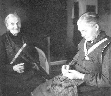 106 0041 Oma Adomeit und Oma Mahnke bei der Handarbeit