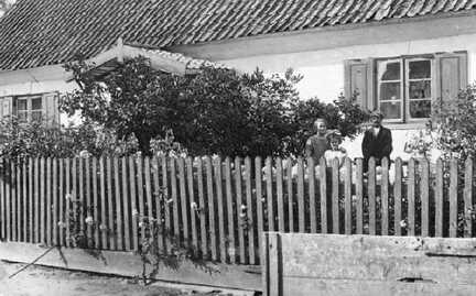 106 0042 Vorderansicht des Wohnhauses Adomeit in Taplacken