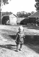 106 0046 Fritz Adomeit Taplacken im elterlichen Hof