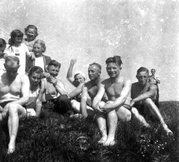 109 0043 Badegesellschaft am Pregel bei Wargienen