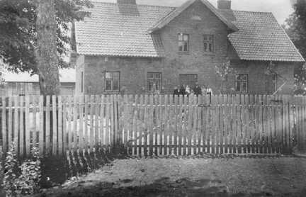 110 0003 Herbst 1928 in Warnien Die Familie Scharwies bezieht ihr neues Wohnhaus