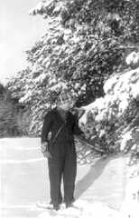 110 0024 Winter 1942 Grosse Freude an der weissen Pracht