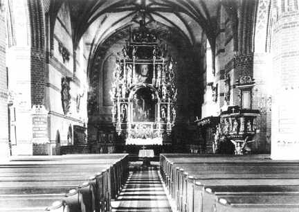 111 0024 Das Innere der Kirche Blick auf den Altar