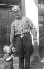 111 0027 Wehlau 1934 Vater Karl Salecker mit seinem Sohn Klaus