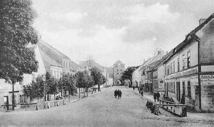 111 0053 Alte Postkarte aus Wehlau Grosse Vorstadt mit dem Steintor