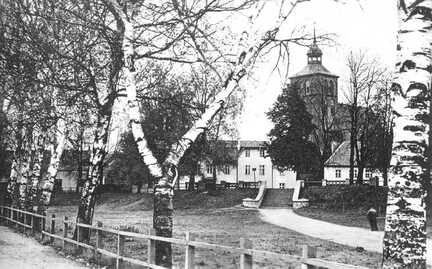 111 0066 Wehlau die Schanze Im Hintergrund die Pfarrkirche
