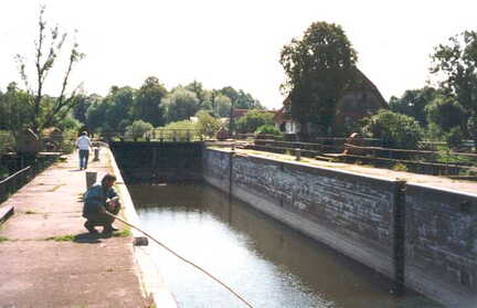 111 1051 August 2000 Die Alleschleuse
