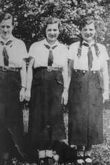 112 0029 Die Maedchen aus dem Dreimaedelhaus Weidlacken Eva Margarete u Charlotte Beyer