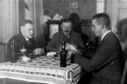 112 0040 Vaters Skattag Weidlacken 1935 im Gasthaus Beyer