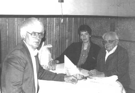 112 1007 Hans Lothar Rohn aus Weidlacken mit seinen Freunden aus Georgenswalde beim Abendessen in Koenigsberg