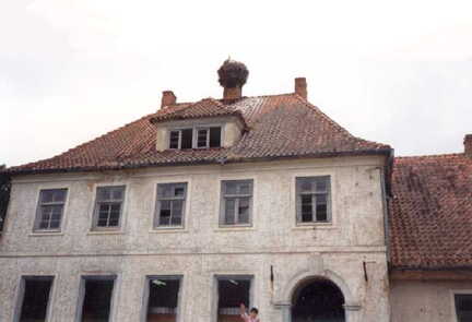 112 1010 Teilansicht des Schulgebaeudes Weidlacken im Jahre 1992
