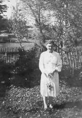 114 0013 Christel Wichmann am Tage ihrer Konfirmation Geboren am 03 01 1927
