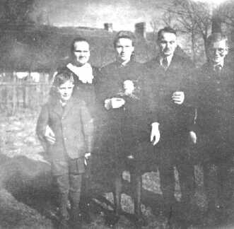 114 0014 Die Familie Scherwat aus Wilkendorf Von links Herbert Gertrud Edith Fritz und Gert Scherwat