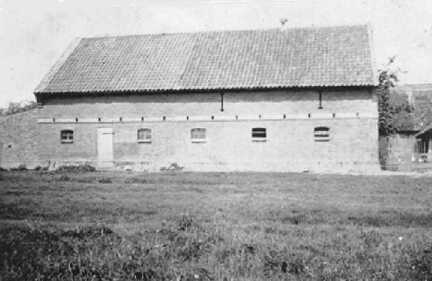 114 0019 Der Stall von Fritz Scherwat von der Rueckseite