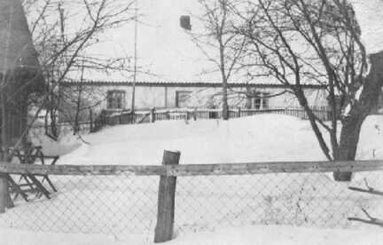 114 0031 Das Insthaus von Bauer Wolf Hier wohnten die Familie Friedrich Grytzan und Bruno Loel