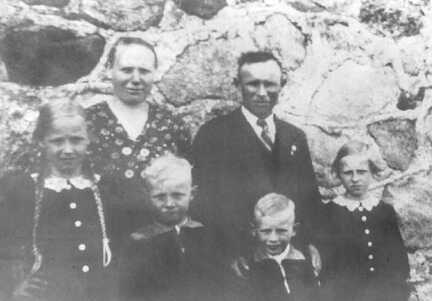 114 0032 Die Familie Friedrich Grytzan mit den Kindern Hildegard Herbert Helmut und Erika
