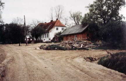 114 1004 Die Wilkendorfer Volksschule im Jahre 1996