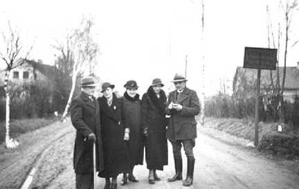 115 0010 Gruppenbild am Ortsausgang Wilmsdorf in Richtung Grossudertal 1936