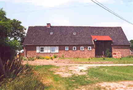 590 1020 Wehlau in Sachsen Anhalt 2002 Dieses Haus steht im Ortskern von Wehlau