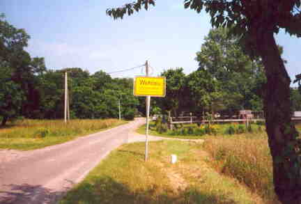590 1025 Wehlau in Sachsen Anhalt 2002 Die Ortseinfahrt zu dem Oertchen Wehlau in der Gemeinde Zehbitz
