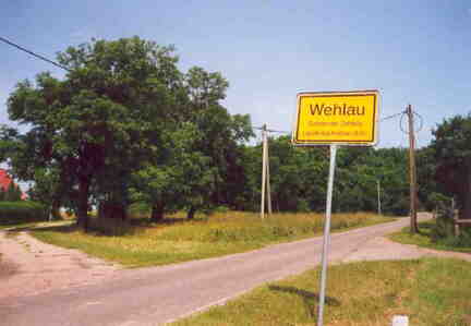 590 1026 Wehlau in Sachsen Anhalt 2002 Die Ortseinfahrt zu dem Oertchen Wehlau in der Gemeinde Zehbitz