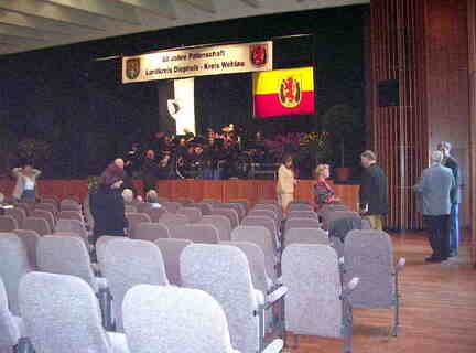 590 1044 50 Jahre Patenschaft Diepholz Wehlau Syke 27 08 2005 waehrend der Feierstunde im Theater