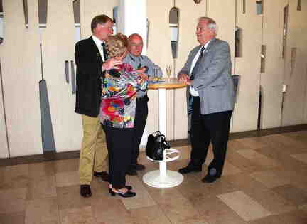 590 1052 50 Jahre Patenschaft Diepholz Wehlau Syke 27 08 2005 Hans Schlender Klaus Schroeter und das Ehepaar Kenzler