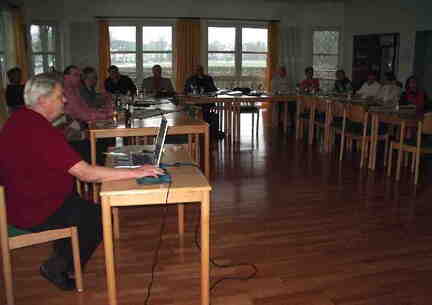 590 1059 Mitarbeiter Seminar im Februar 2005 im Ostheim in Bad Pyrmont Vorstellung der Heimatkreisdatei im Seminarraum