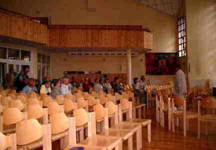 905 1127 Sonderfahrt nach Tapiau im Juni 2003 Ein Blick in das Gemeindezentrum der evangelischen Kirche in Koenigsberg