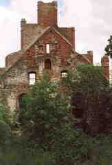 905 1329 Ostpreussenreise 2004 Die Ruine der Petersdorfer Kirche