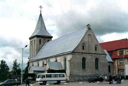 905 1385 Ostpreussenreise 2004 Die Kirche in Tapiau
