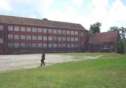 905 1439 Ostpreussenreise 2004 Deutsch Ordens Schule in Wehlau