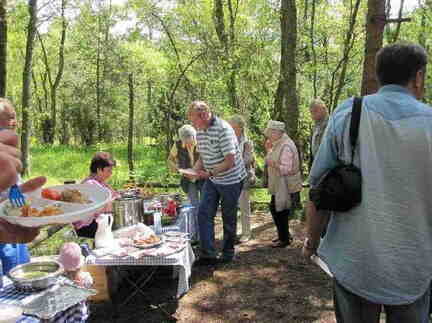 905 2085 Ostpreussenreise 2010 Picknick mit Marina 2