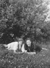 116 0007 Ursula und Hildegard Boehnke im Sommer 1940
